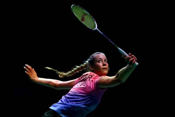 羽毛球拍选购指南:从重量到平衡点,选对质量是关键