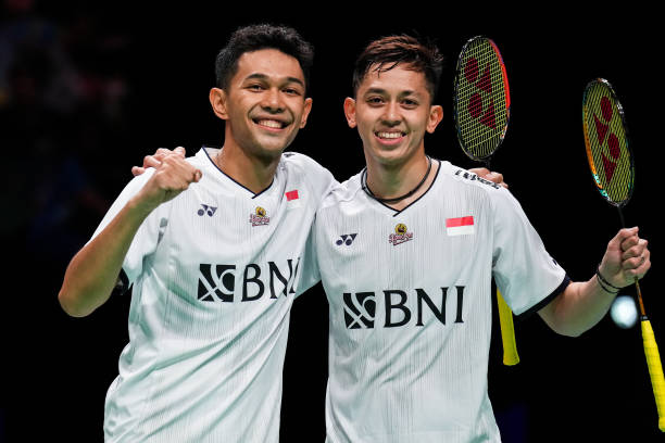 羽毛球拍简笔画：零基础也能画得超像！