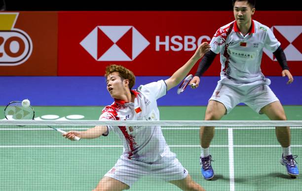 专业选手都在用什么品牌？羽毛球拍高端型号解析