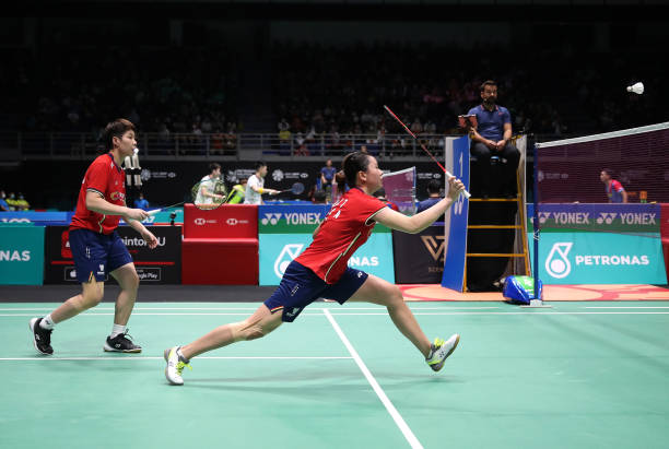 青少年羽毛球训练推荐：如何挑选合适的球拍？