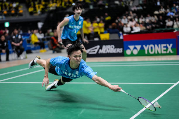 伯明顿碳纤维羽毛球拍：轻量化与高弹性的完美结合