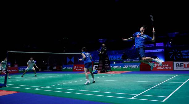 羽毛球单打发球规则详解：左边还是右边？