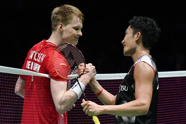 羽毛球单打发球界限常见误区：前发球线的重要性