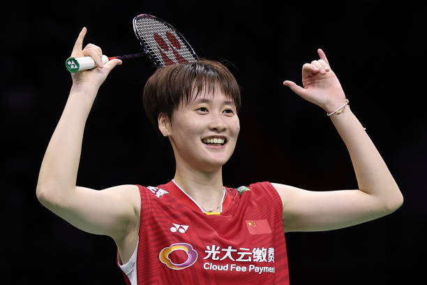 羽毛球技术帖：杀球“下压”VS高远球“推送”动作对比