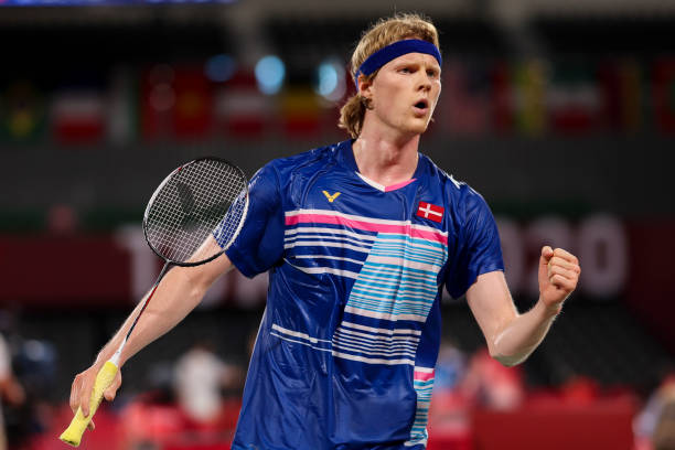 羽毛球拍磅数HV解析:如何选择最适合你的穿线磅数?