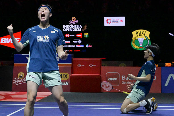 羽毛球拍的创意绘画：从写实到抽象