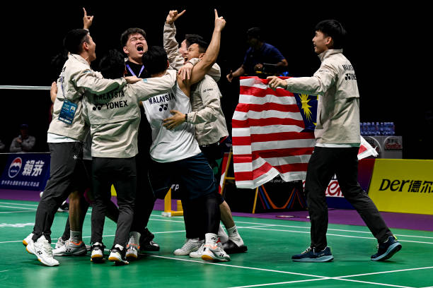 羽毛球拍V2比V1强在哪?实测数据告诉你答案