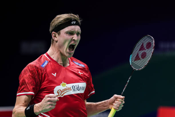 杀球vs高远球：动作细节决定击球效果