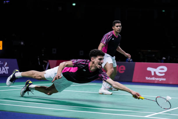 羽毛球发球技巧大全：高远球、短球与平抽球