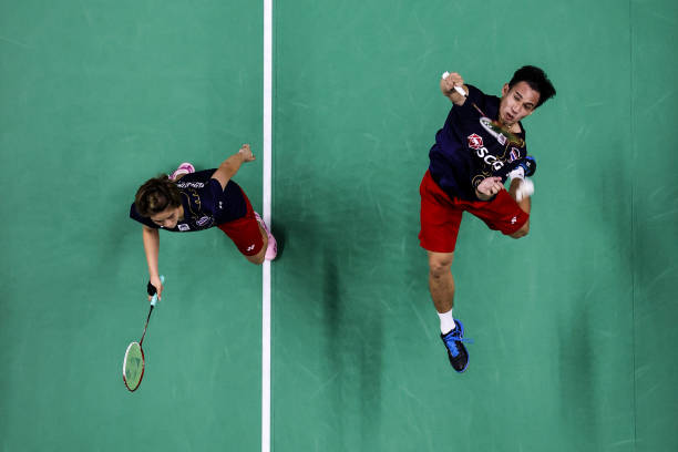 羽毛球双打配合解析：顶级组合的默契战术回放