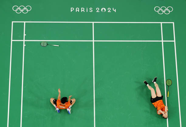 羽毛球网前技术图解：搓球、勾对角、扑球实战教学