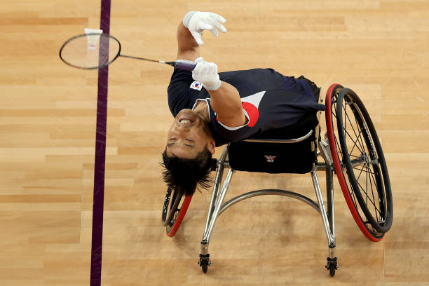 羽毛球拍品牌大PK：材质、重量、平衡点全方位对比