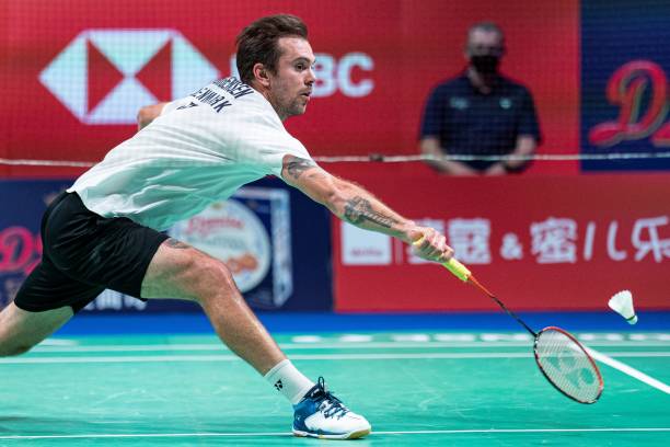 如何利用单双数站位优化羽毛球双打的进攻节奏？