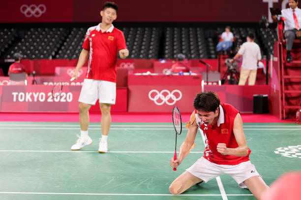 正手发高远球VS反手发短球：不同发球方式规则要点