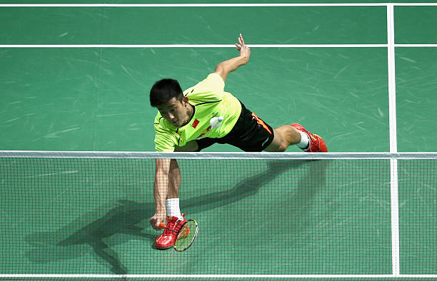 如何打好高远球？专业教练示范关键要点