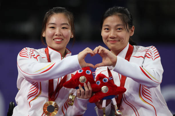 如何组织一场三人羽毛球赛？规则设定与比赛流程