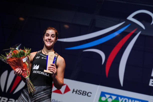 羽毛球握拍方法对比：哪种更适合你的打法？