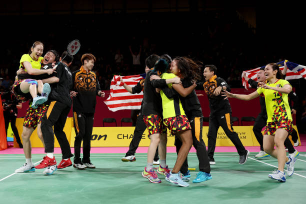 羽毛球比赛场地示意图：各区域名称解析