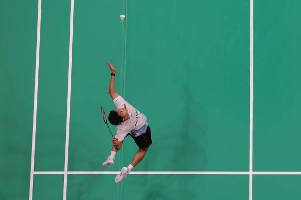 羽毛球发球规则解析：如何避免发球违例？