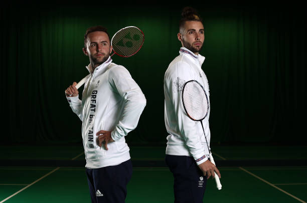 羽毛球拍材质大比拼:碳纤维 vs 铝合金 vs 钛合金