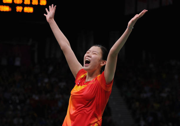 羽毛球场地指南：单打与双打边界线绘制与战术应用