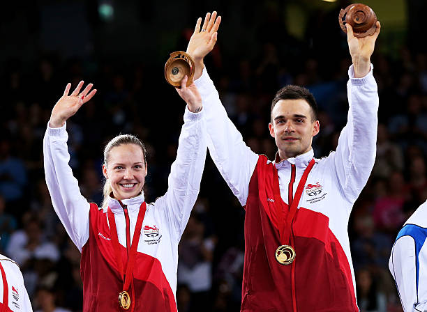 脚背内侧踢高远球：动作分解与练习方法