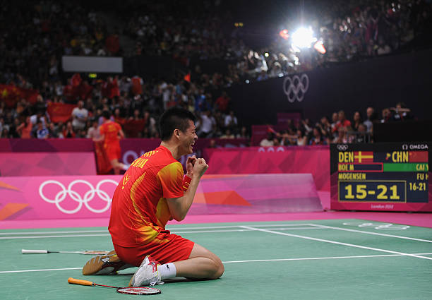 羽毛球双打发球区图解：左右半区规则解析