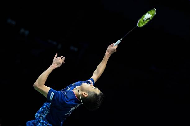 羽毛球扣球握拍姿势详解：提升杀球威力的关键技巧