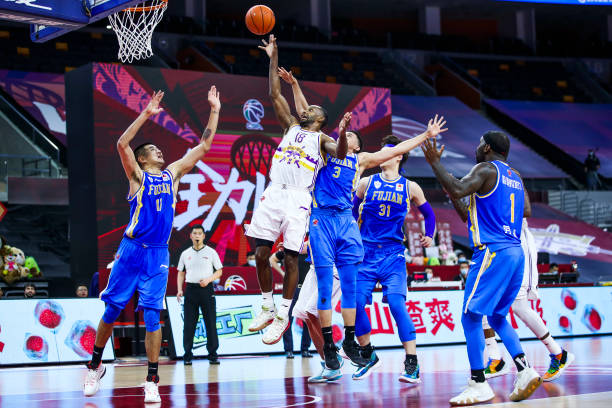 今日NBA焦点战：巨星对决，比分悬念揭晓