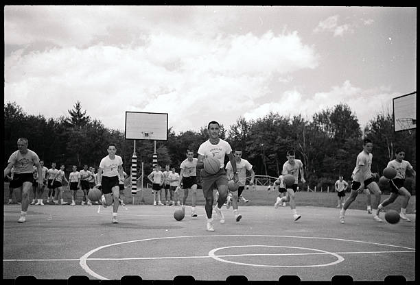 梦之队辉煌历程：各届阵容实力对比分析