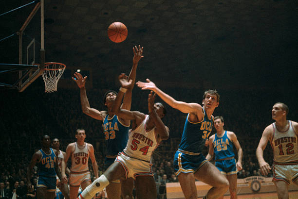 季节限定：夏季透气型与冬季保暖型得分后卫球鞋推荐