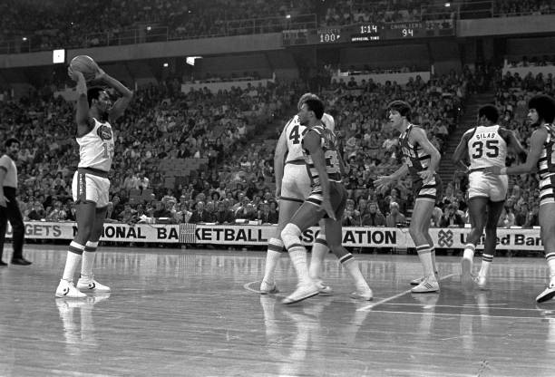 NBA球星也翻腕？探究裁判吹罚的尺度和界限