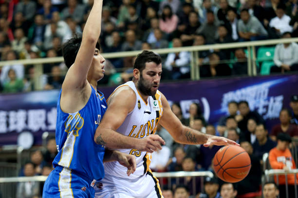 简笔画蔡徐坤：篮球动作的可爱画法