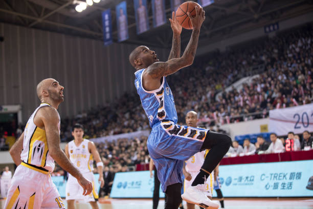 从广东到辽宁：CBA总冠军球队的更迭与挑战