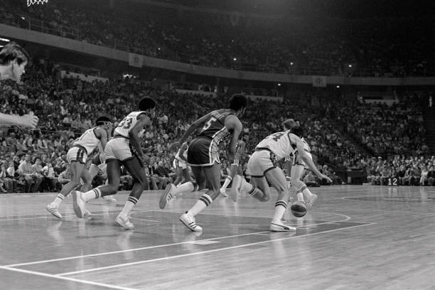 爱德华兹的进攻与防守：全面解析他的比赛风格