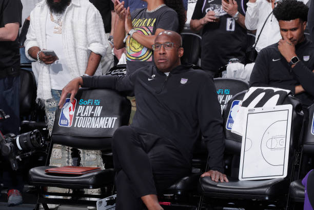 腾讯体育独家直播：CBA总决赛精彩开打，谁能问鼎冠军？