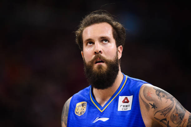 篮球场长宽尺寸的历史演变：从早期到现代标准