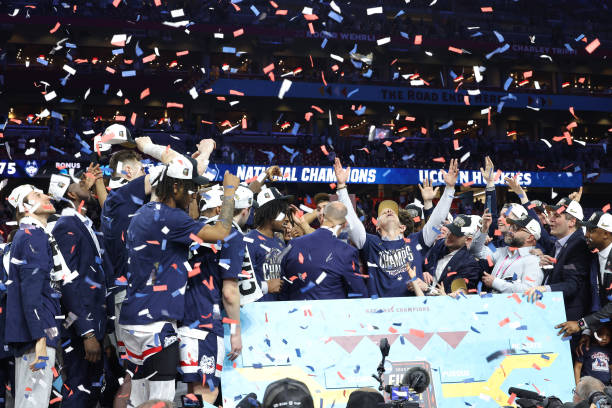 最新中国篮球名人堂名单出炉，这些篮球传奇你认识几个？