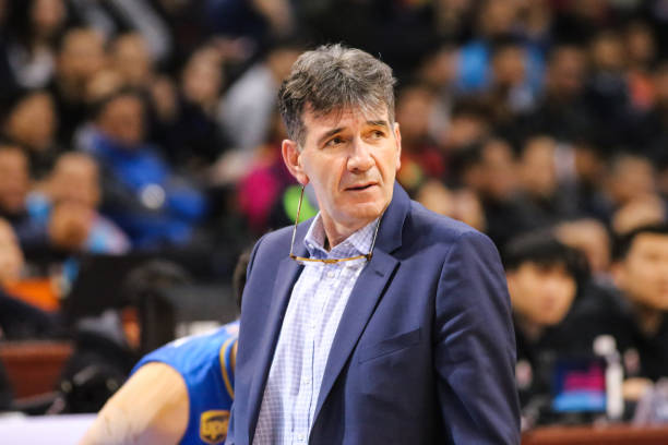 特点：借用“教练”权威身份，强调对核心要领的深度讲解