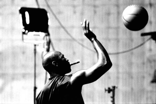 篮板下沿框的长度历史演变及现代标准