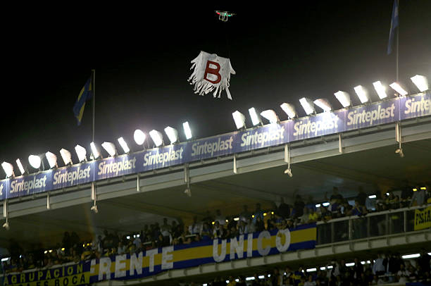 欧冠最新战况：死亡之组积分胶着，谁能突围？