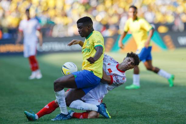 点球高球射门实战教学：角度、力量与欺骗性