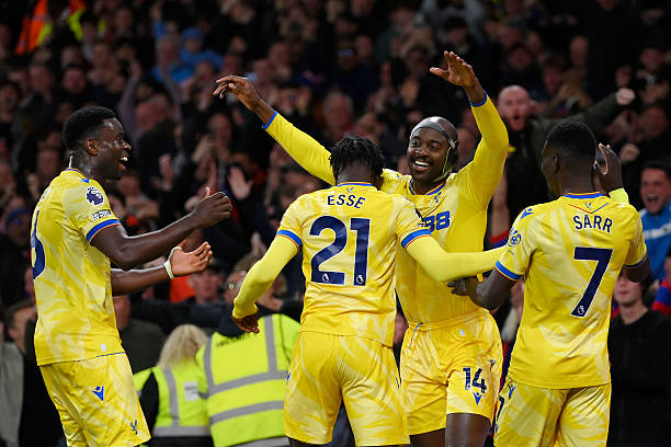 用简笔画展现莱万多夫斯基的球场英姿