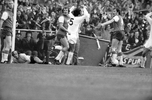 > “罗纳尔多”之名背后的传承:三代球王的姓氏、名字与时代印记