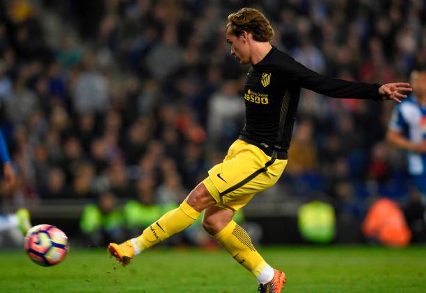 C罗点射+世界波！葡萄牙4-2逆转德国，晋级淘汰赛