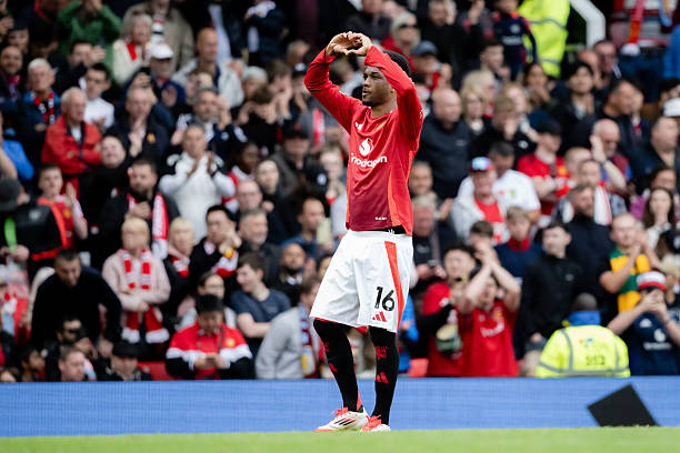 从足球场到时尚圈：贝克汉姆中分发型的演变史