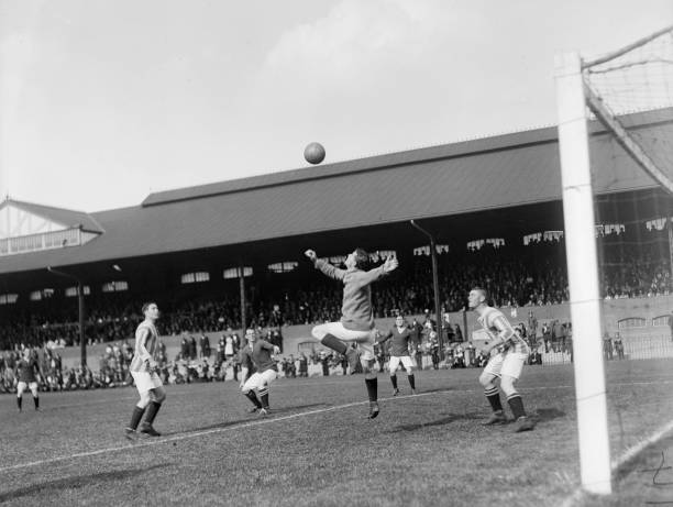 弧线球速成教学：如何像C罗一样踢出致命弧线？