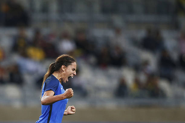 欧冠十六强赛程公布，精彩对决不容错过