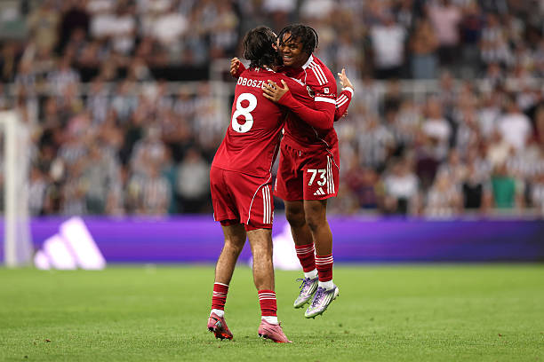 哈兰德速度爆发力解析：慢动作技术分析视频