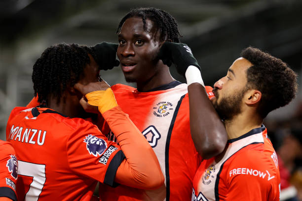 泪目瞬间：梅西捧起大力神杯完整回放